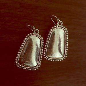 BËAdEd BŌHÔ silver shape earrings